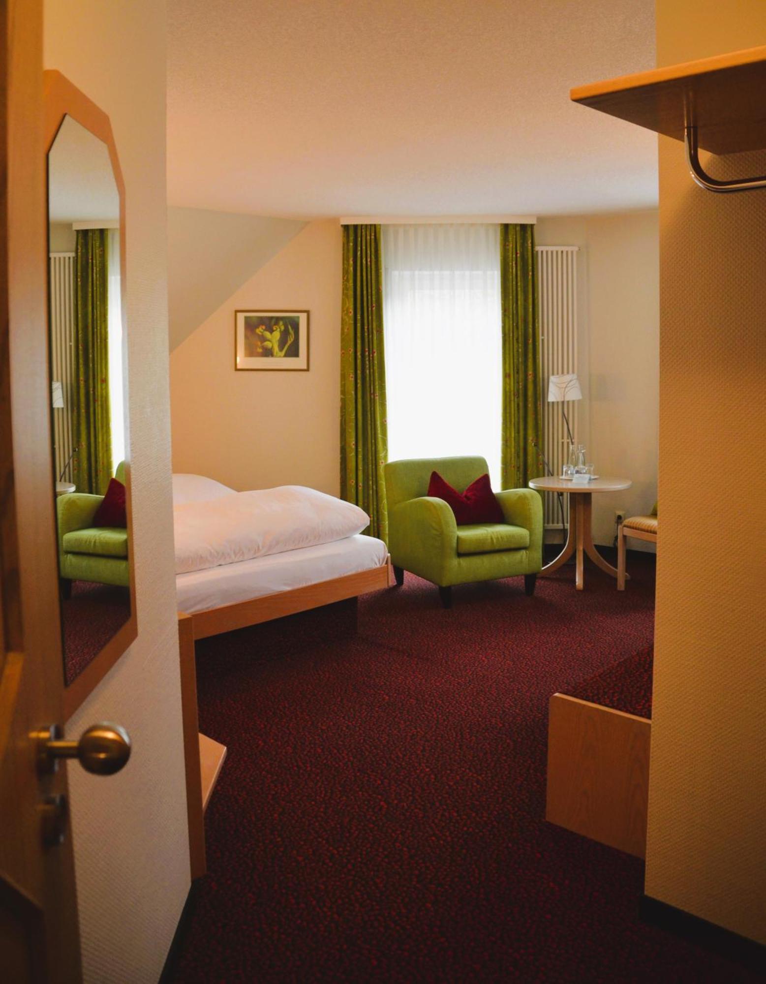 Castell Hotel & Restaurant Leinsweiler Eksteriør billede